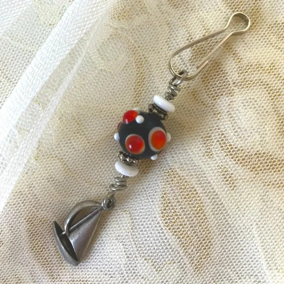 NWT Women/Girls Tablet/Phone Keychain Purse Cute Sailboat/Yacht Beaded Charm - Picture 1 of 4